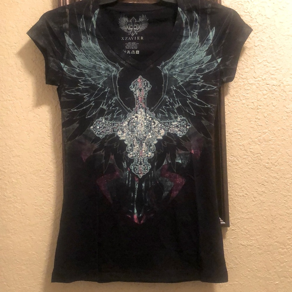 NWOT Vintage AXR XZAVIER Women’s V Neck T Shirt. Cross has metal studs.